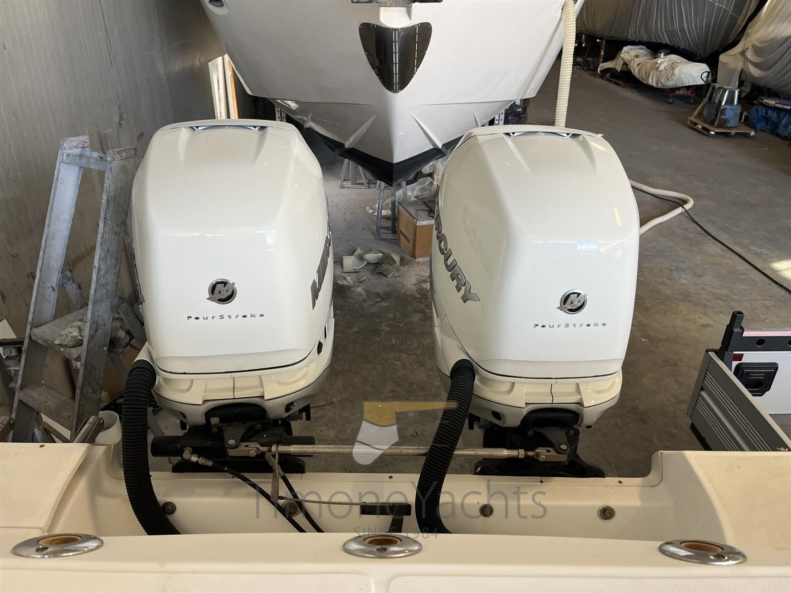boston whaler Outrage 320