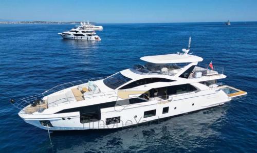 Azimut grande 27 metri