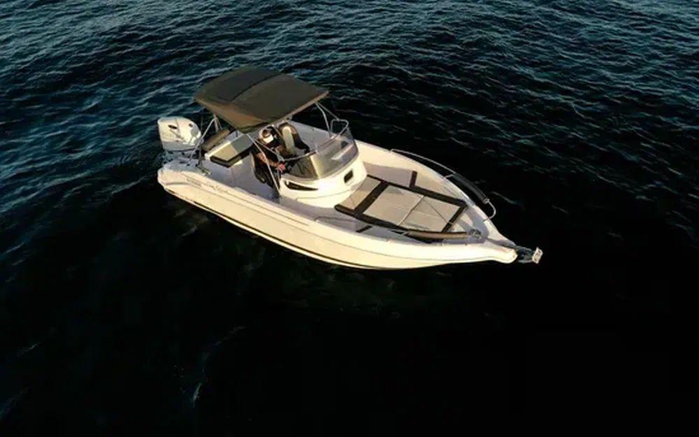 b2 marine Cap ferret 702