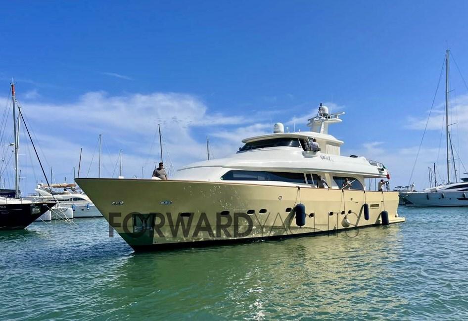 custom line Navetta 27