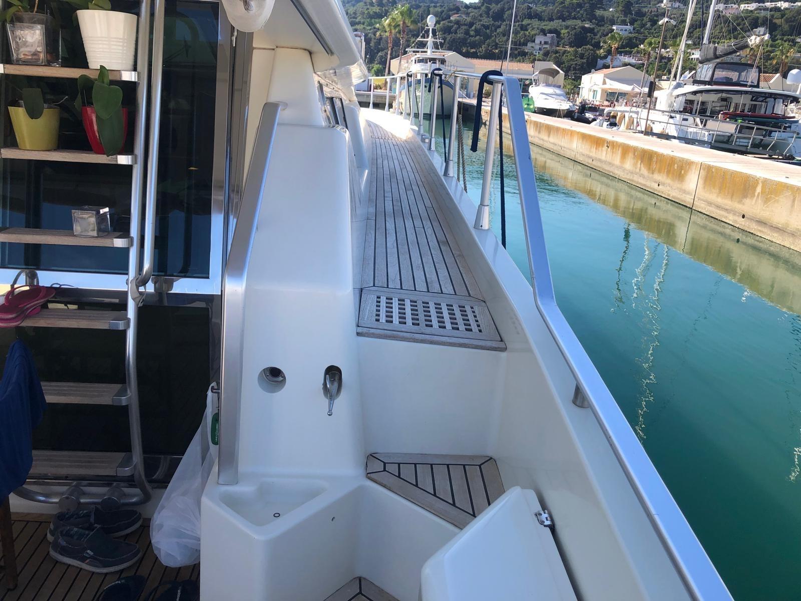 ferretti yachts Altura 54