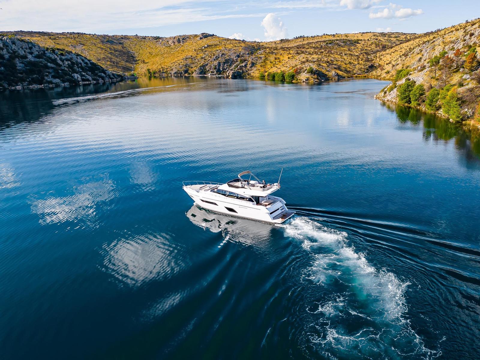 ferretti yachts 550