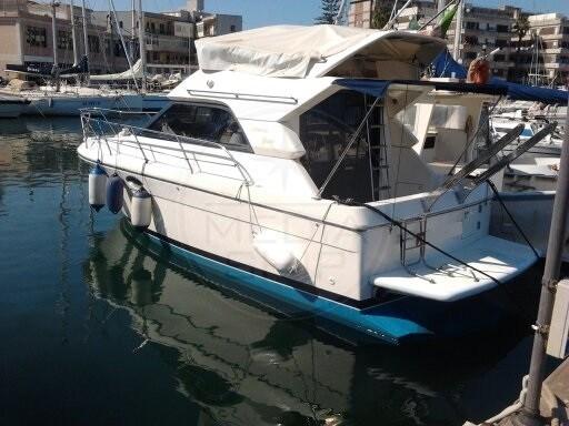 uniesse marine Giant fly