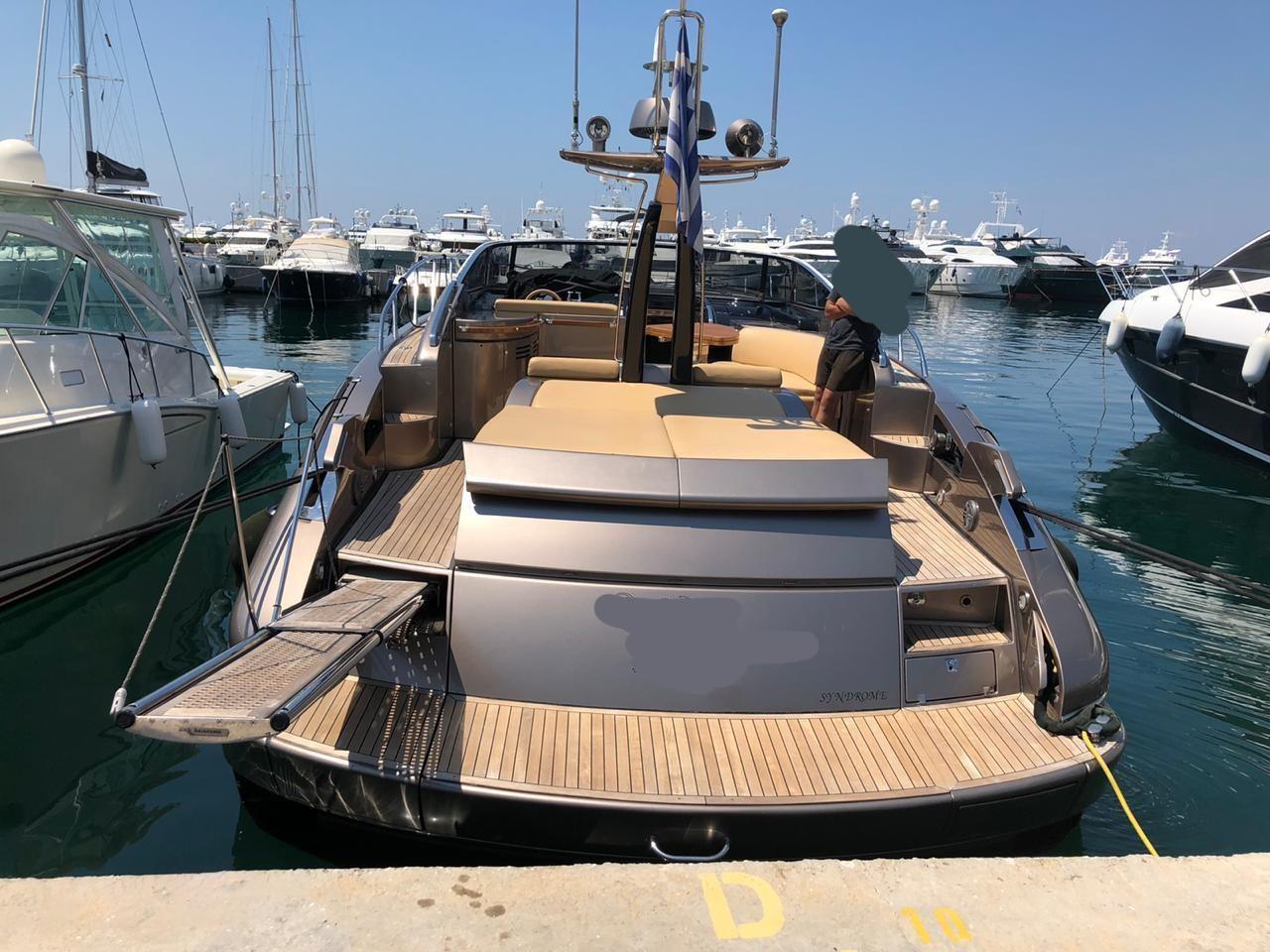 riva 52 rivale