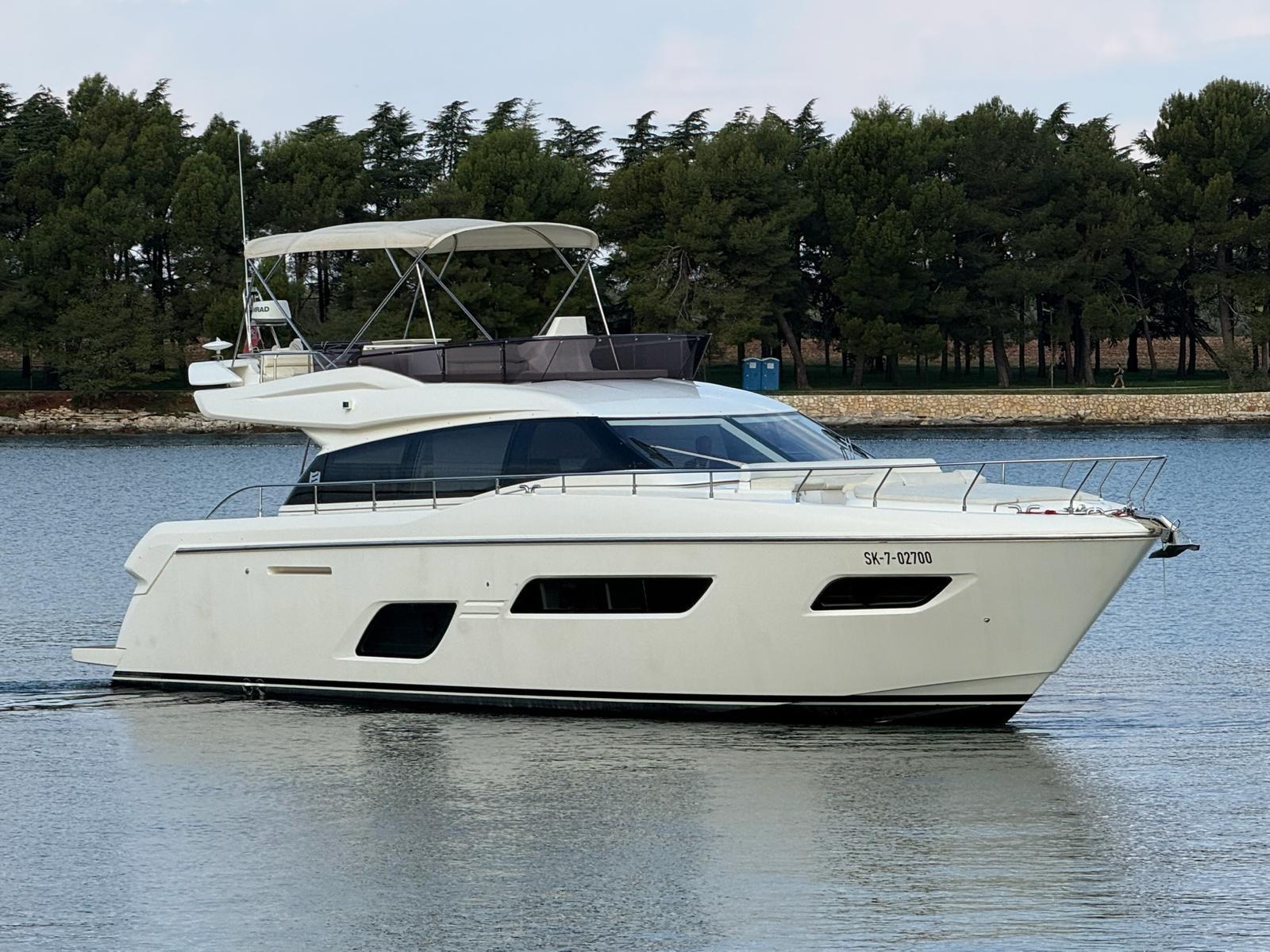 ferretti yachts 550