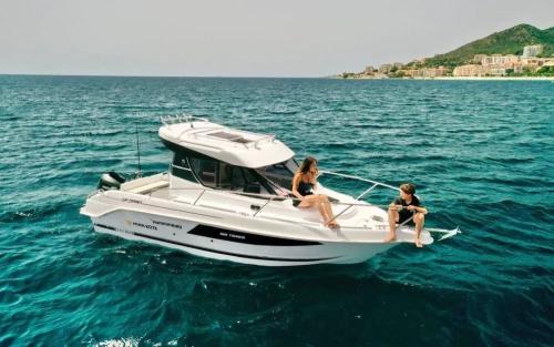 B2 marine cap ferret 228