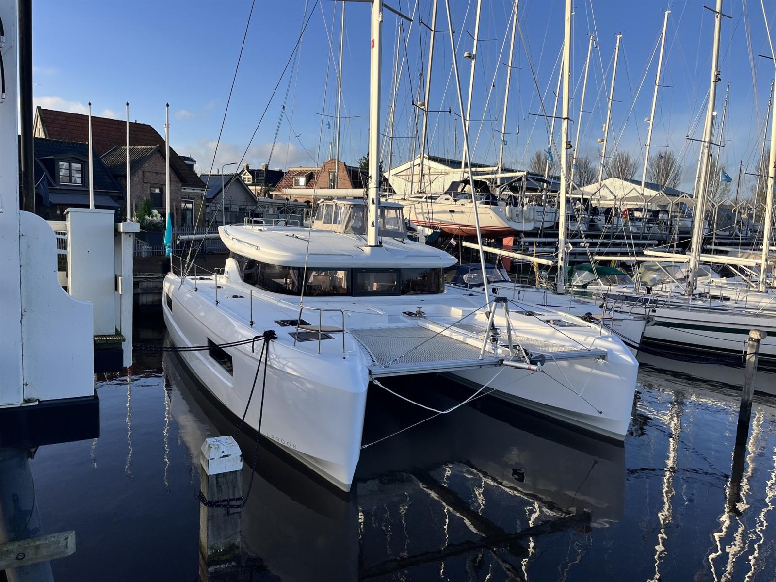 lagoon 43