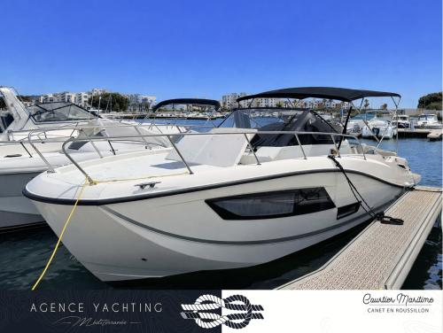 Quicksilver 875 sundeck