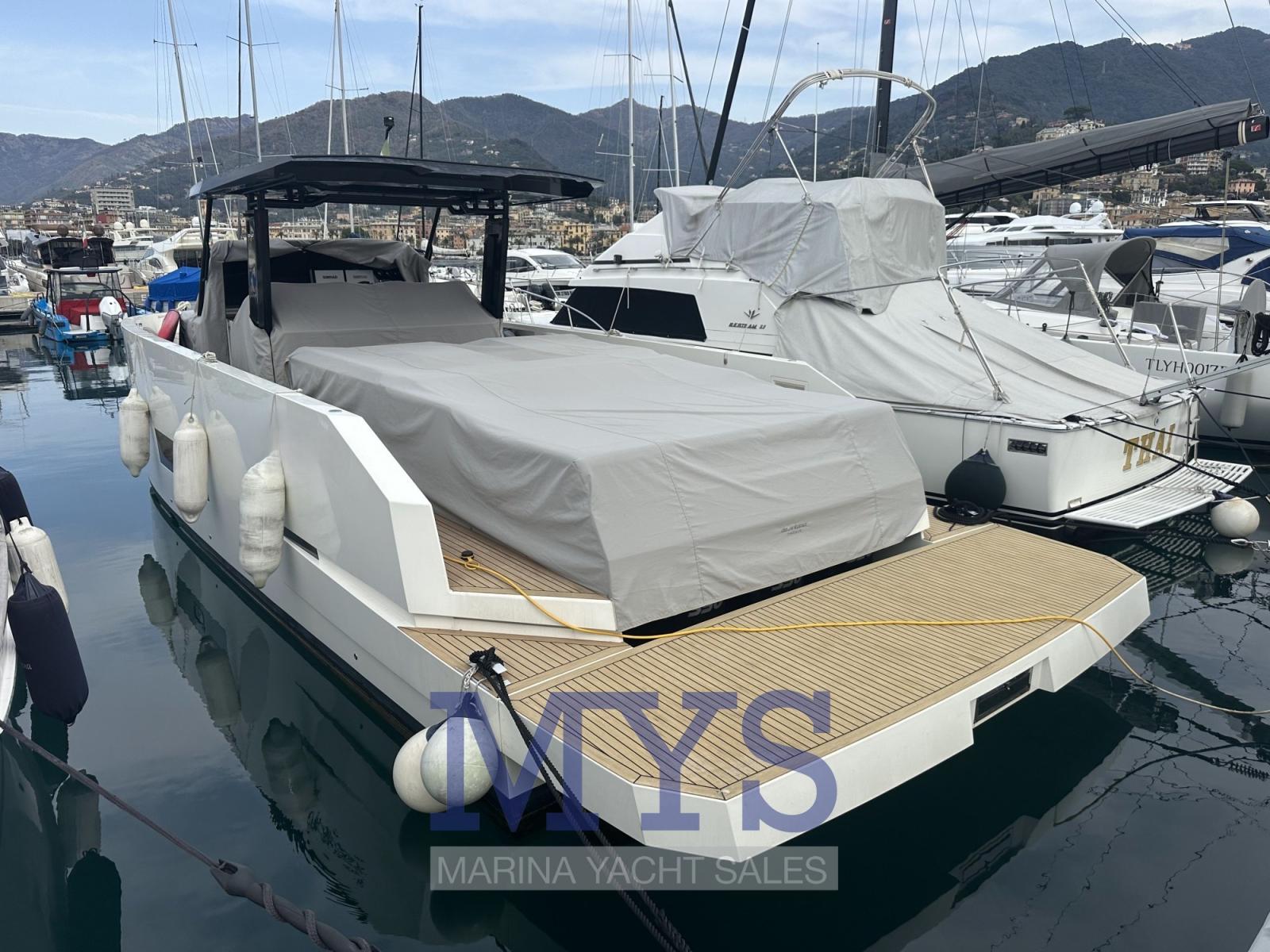 de antonio yachts D42 open