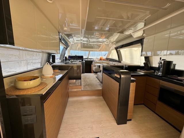 ferretti 550