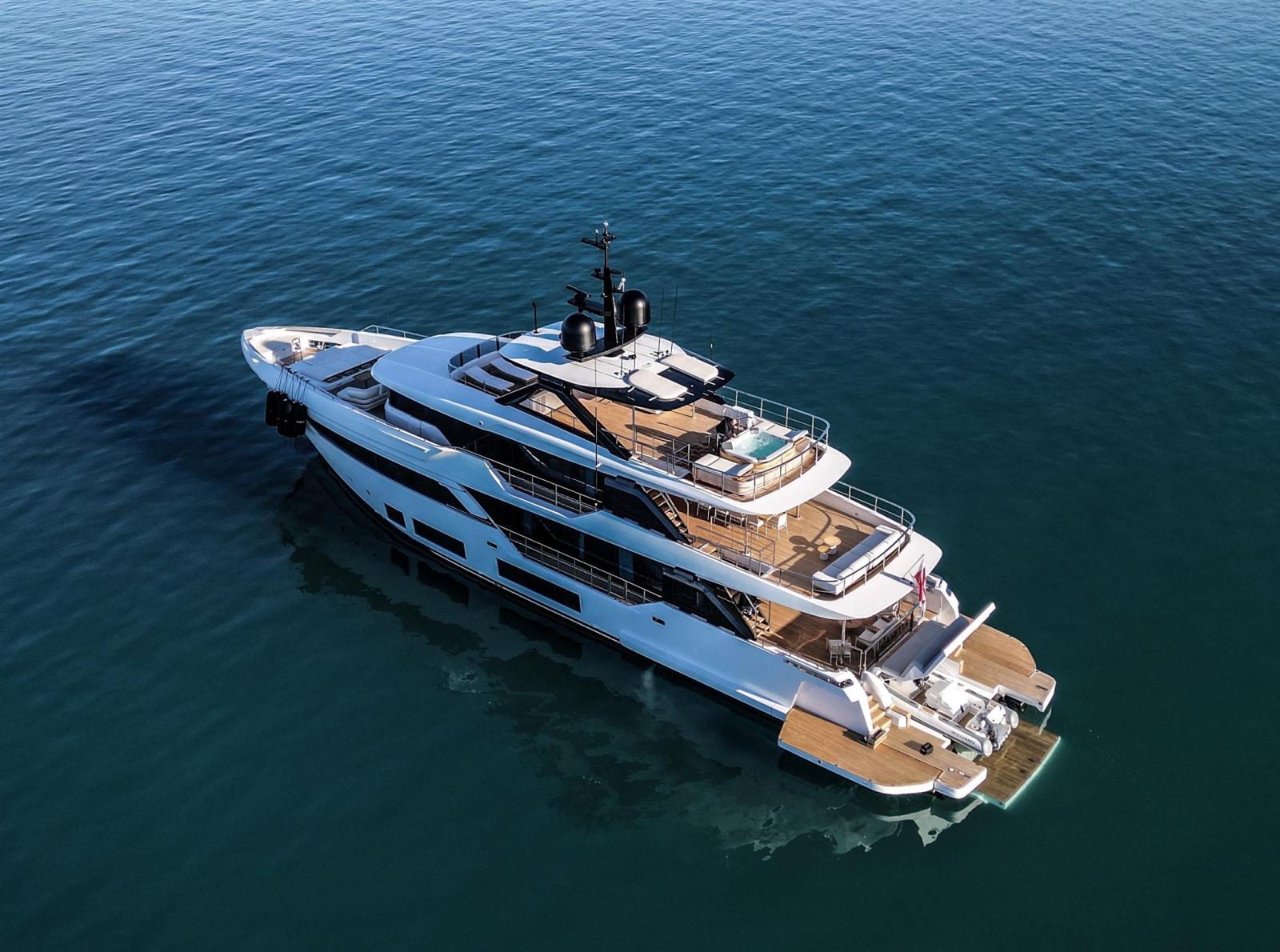 custom line Navetta 38