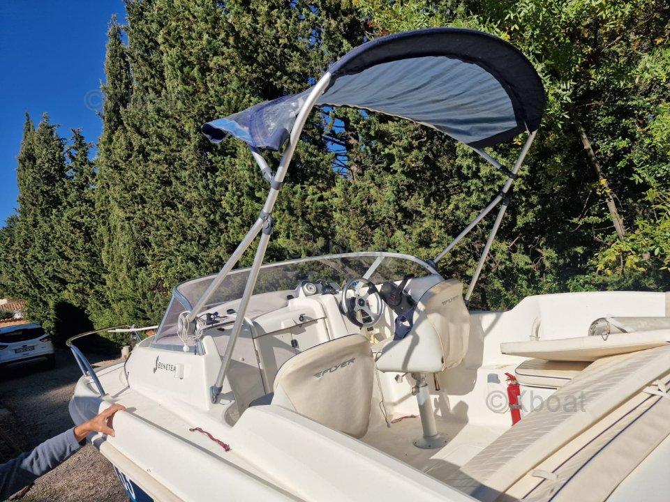 beneteau Flyer 550 cabin