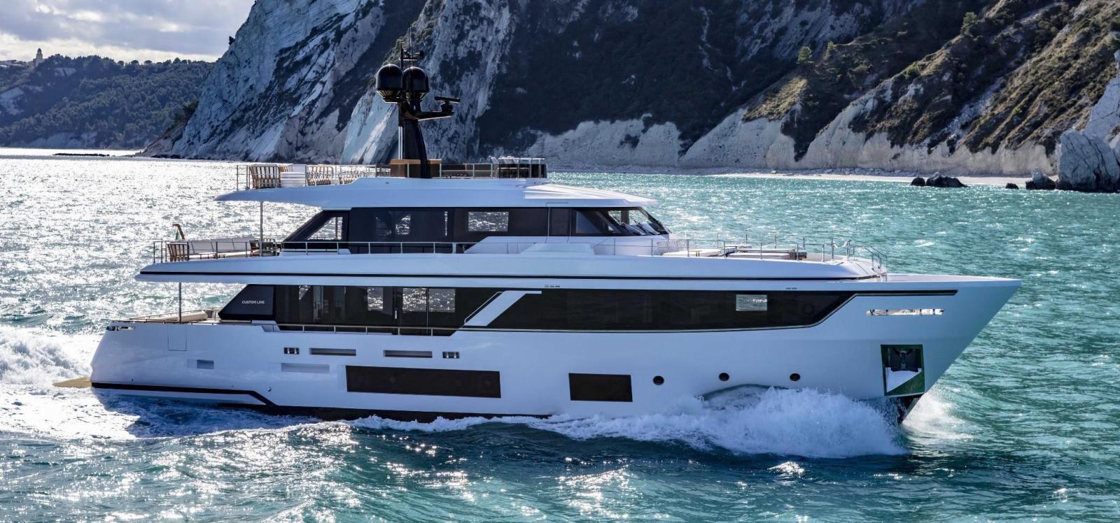 custom line Navetta 30
