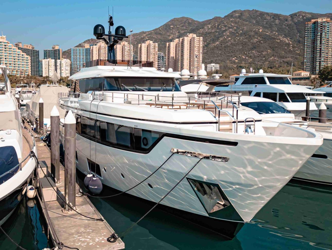 custom line Navetta 30