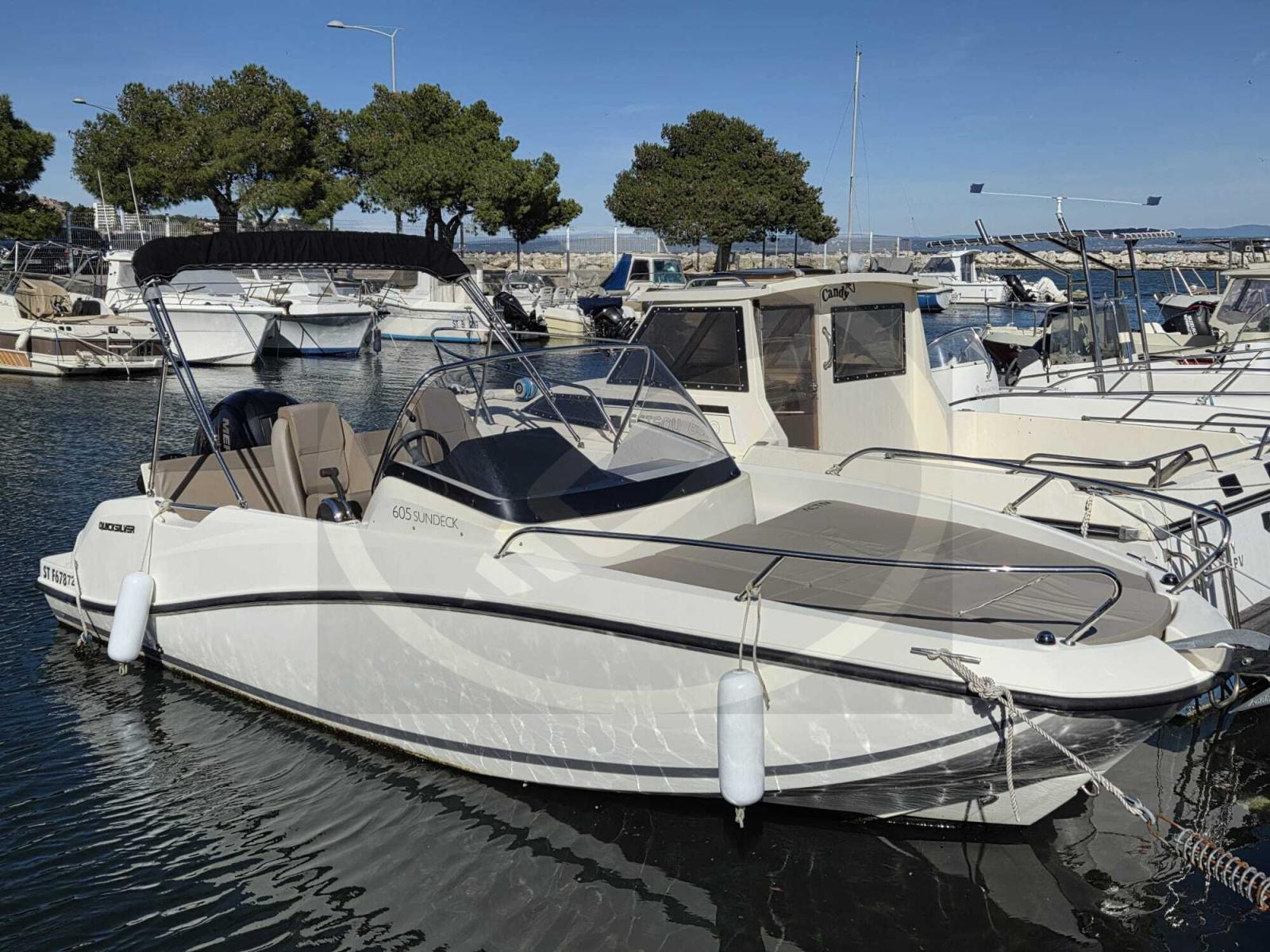 quicksilver Activ 605 sundeck