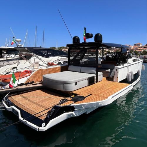 Cranchi a 46 luxury tender