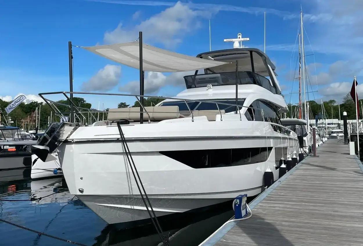 azimut 68 flybridge
