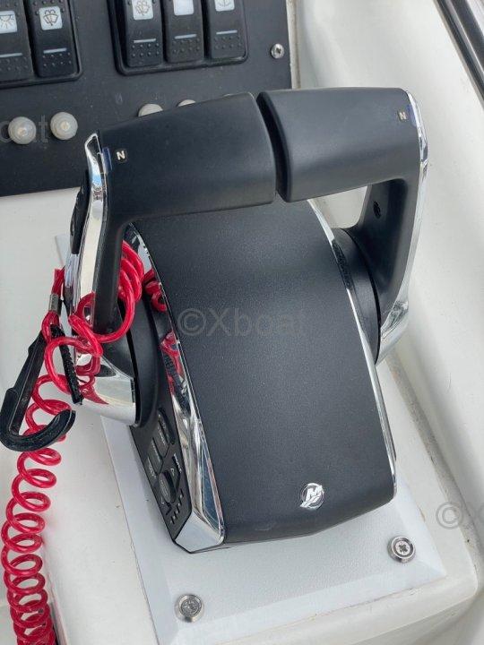 boston whaler Boston whaler 28 outrage