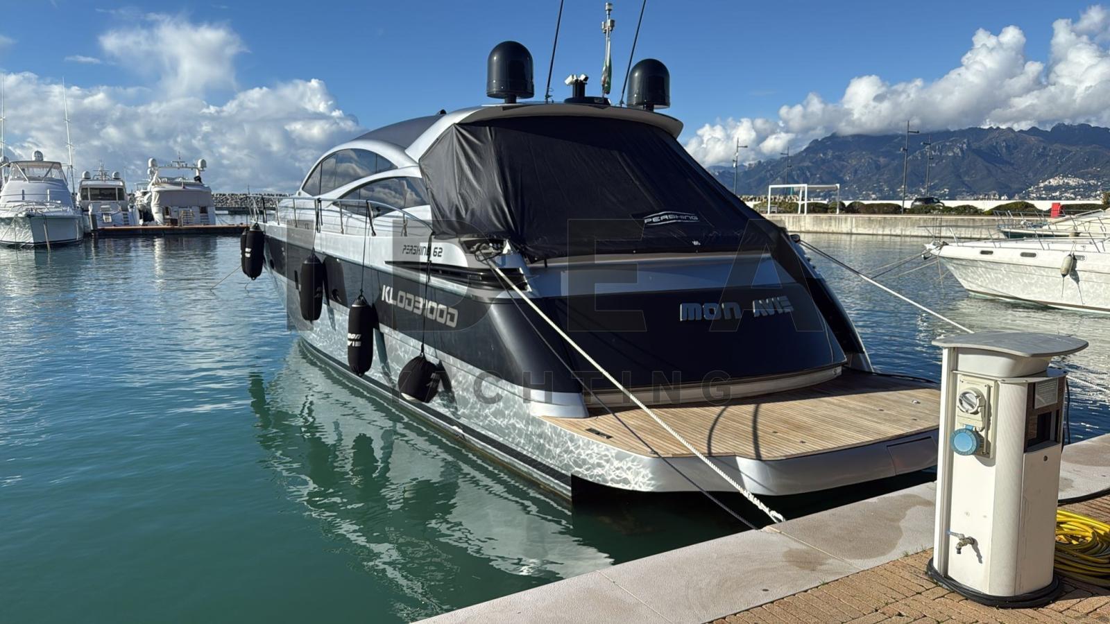 pershing 62