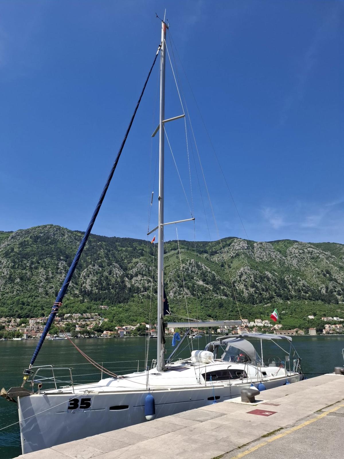 beneteau Oceanis 43