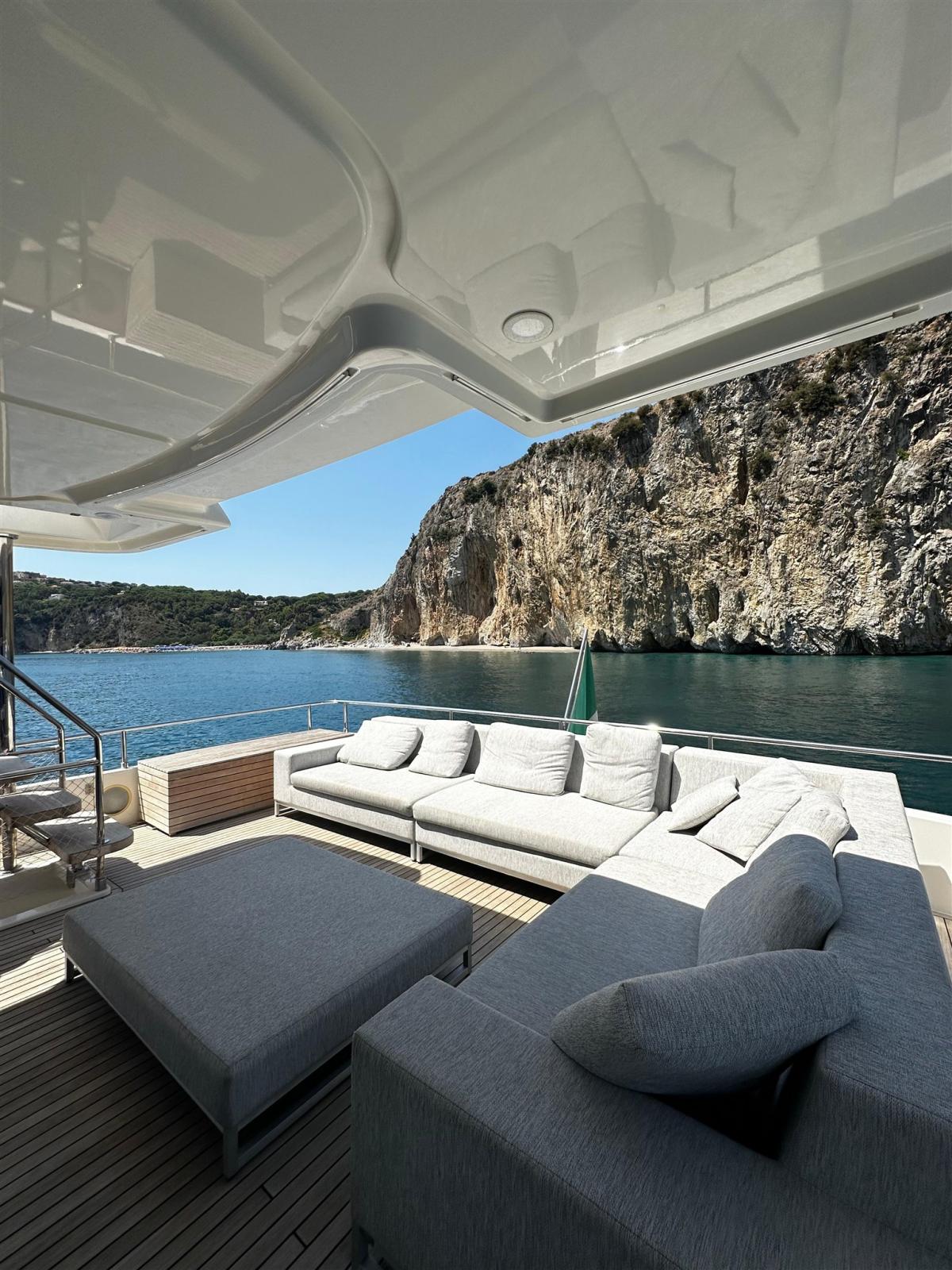 custom line Navetta 28
