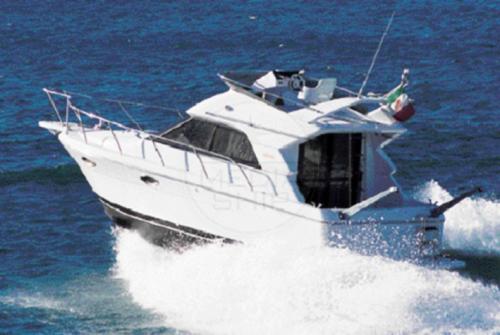 Uniesse marine giant fly