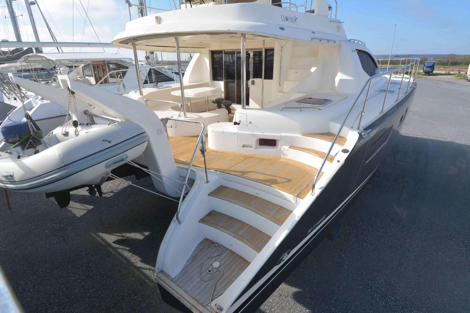 leopard 47 power cruiser