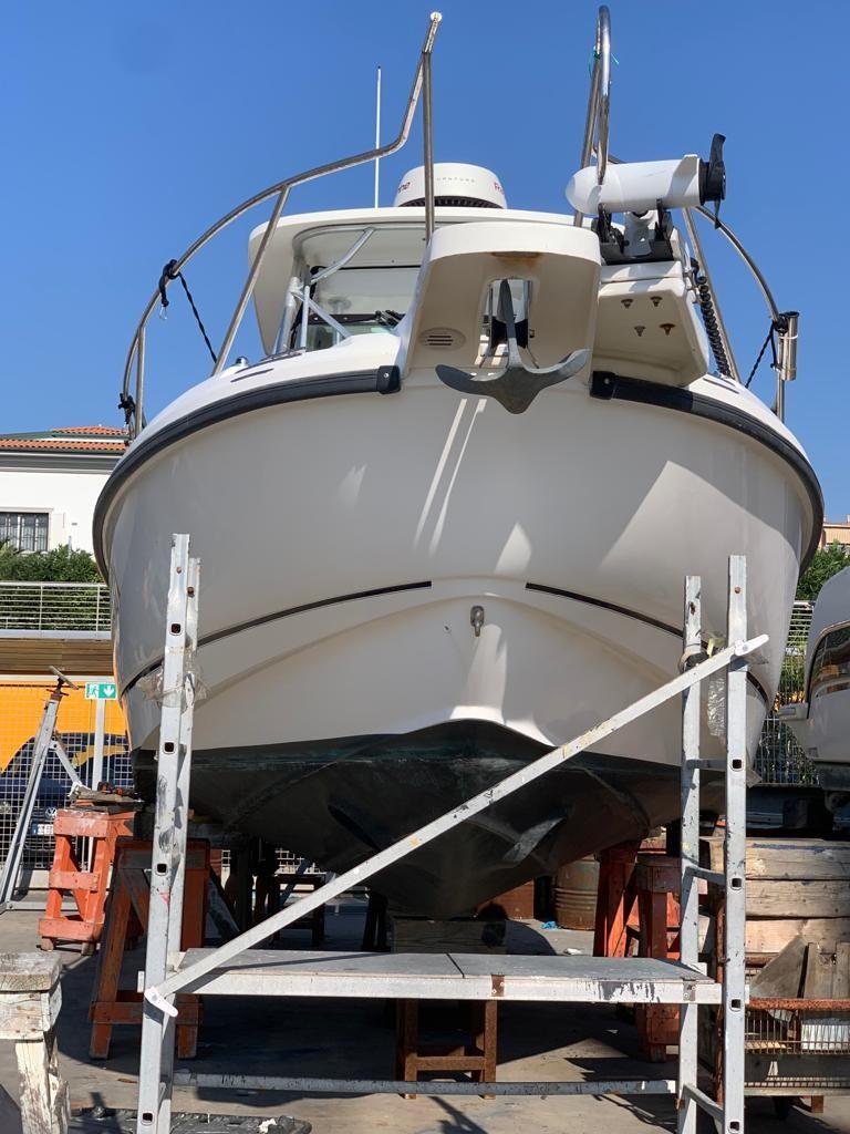 boston whaler Outrage 28