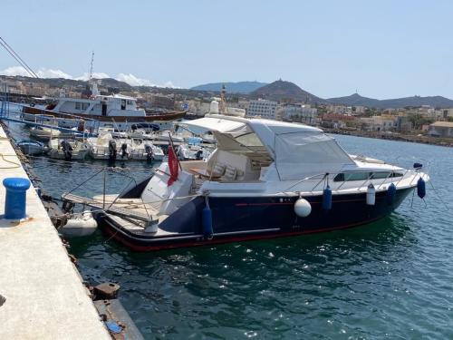 Chris craft roamer 43