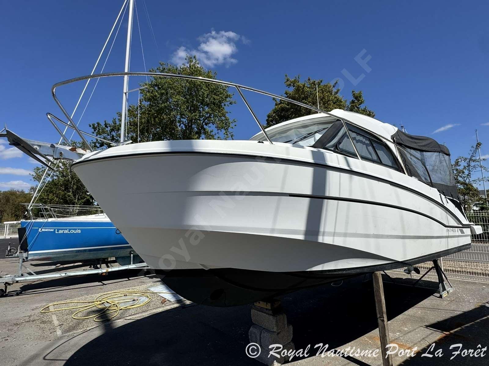 beneteau Antares 8 ob