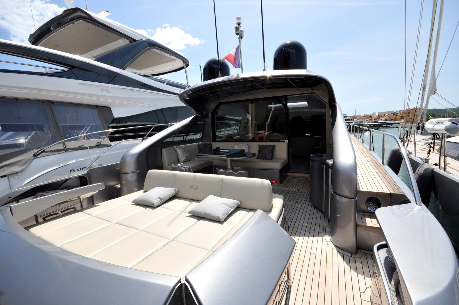 pershing 62