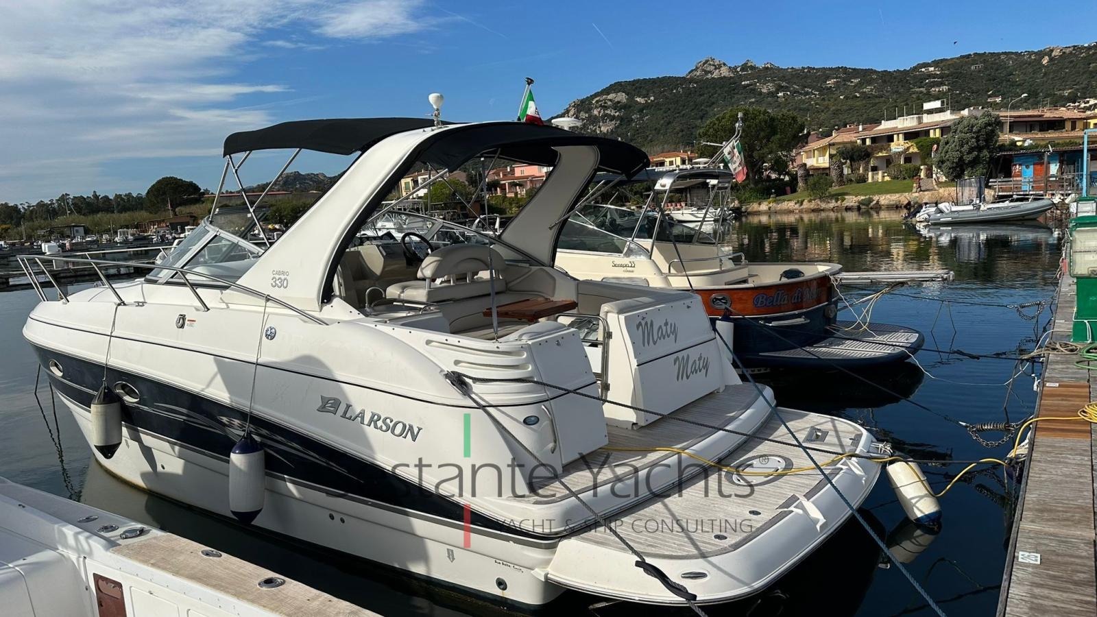 larson boats Cabrio 330