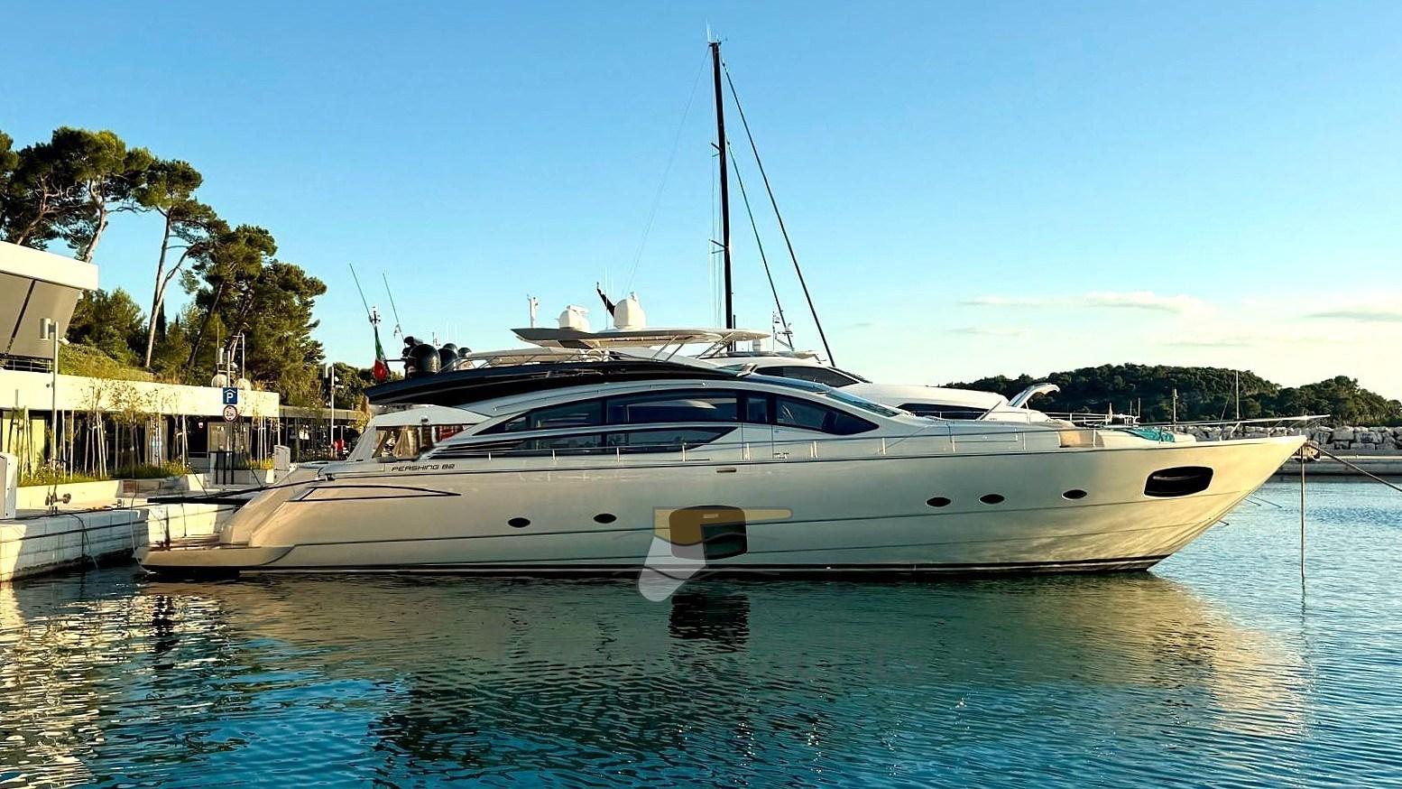 pershing 82