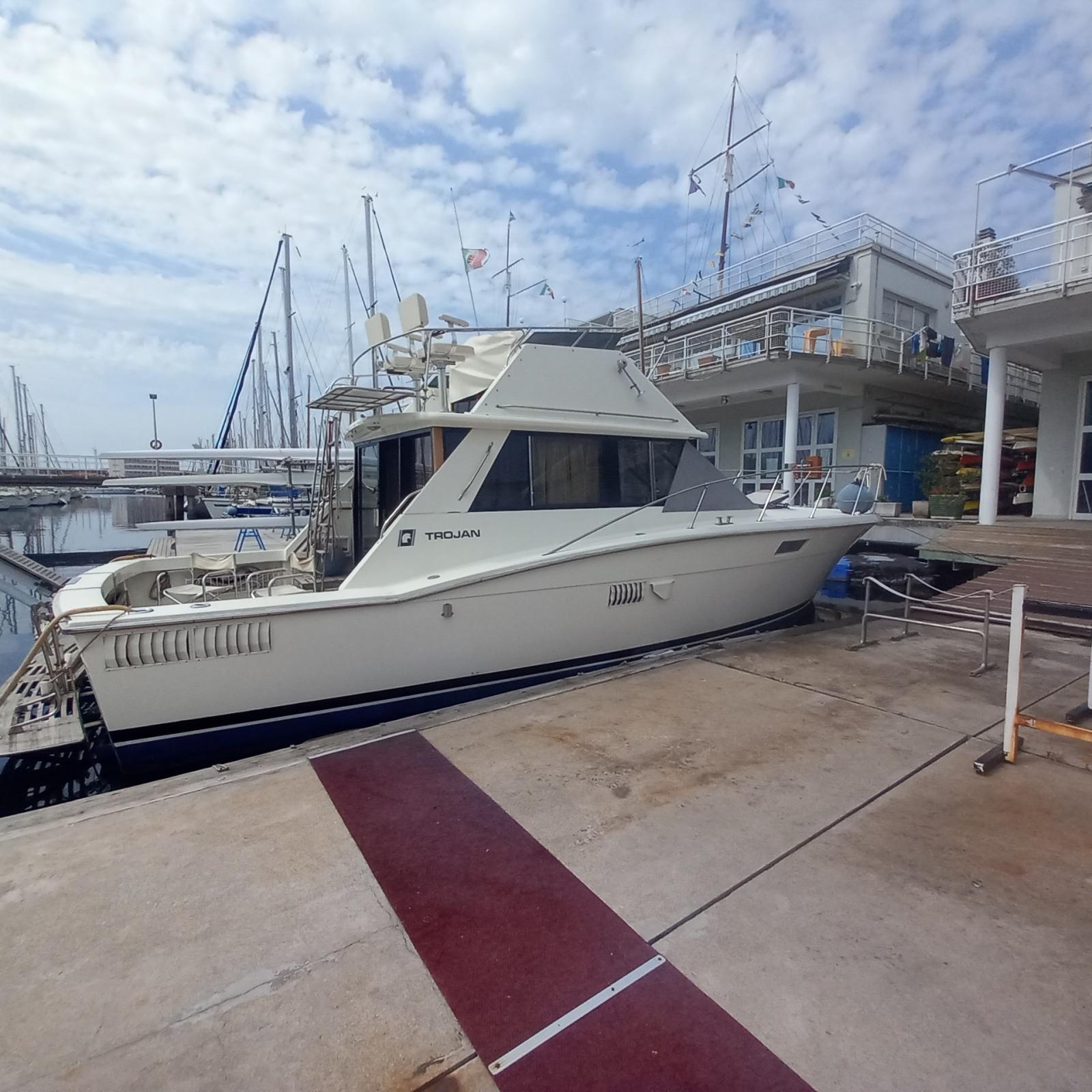 trojan yacht Trojan 36 fly