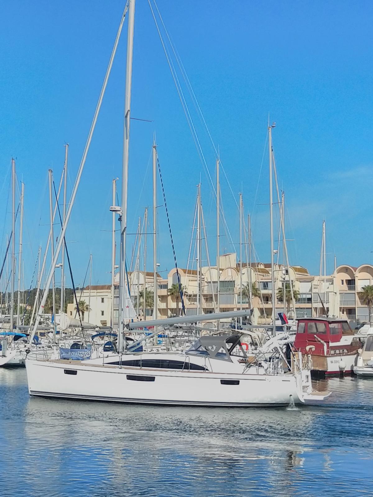 bavaria yacht Vision 42