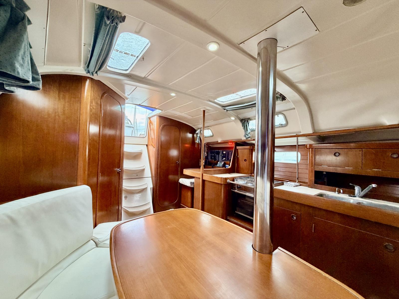 benetau Oceanis 351