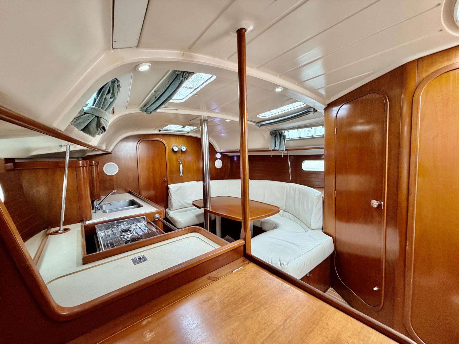 benetau Oceanis 351